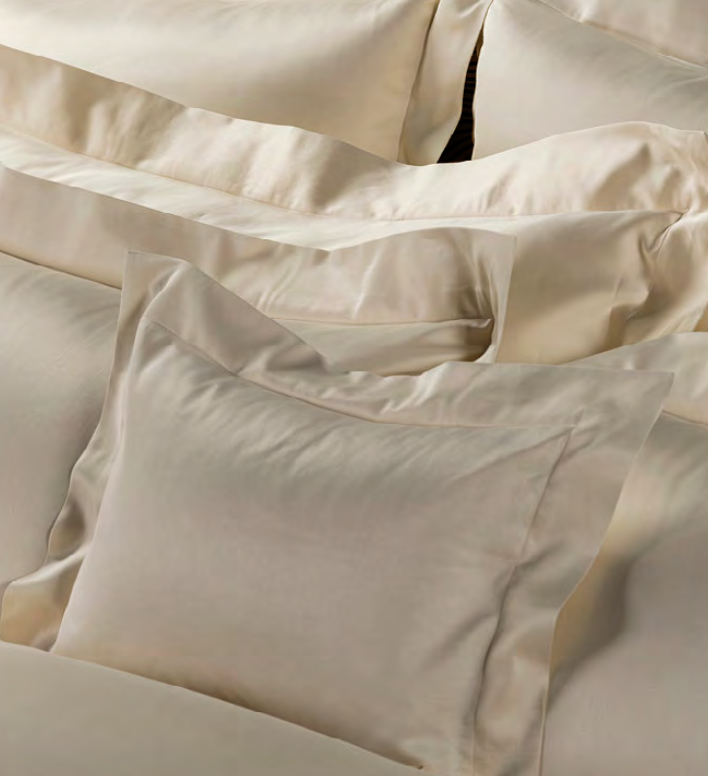 Celso de Lemos Linge de lit CAPELA :( Satin -100% coton égyptien GIZA- Fils extra longs / 1100 fils au pouce carré)- 150 g/m2 - Copie