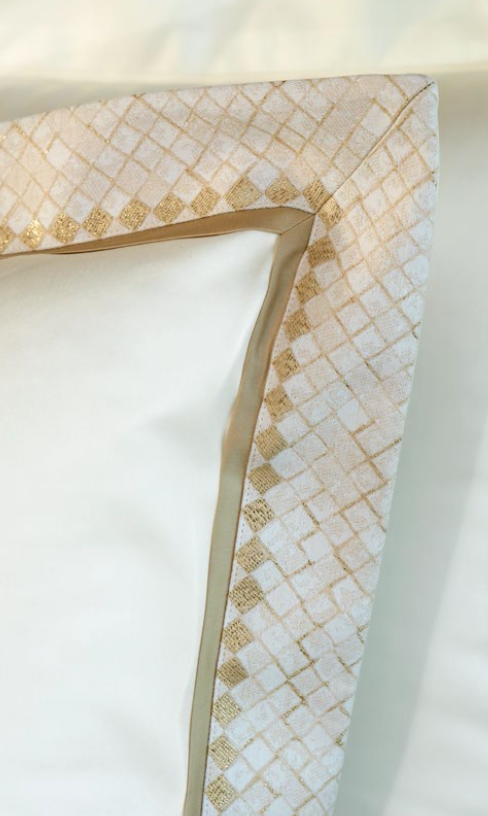 Celso de Lemos Linge de lit KERYLOS : (85 % coton égyptien GIZA - Fils extra longs - 15 % soie - 230 g/m²)