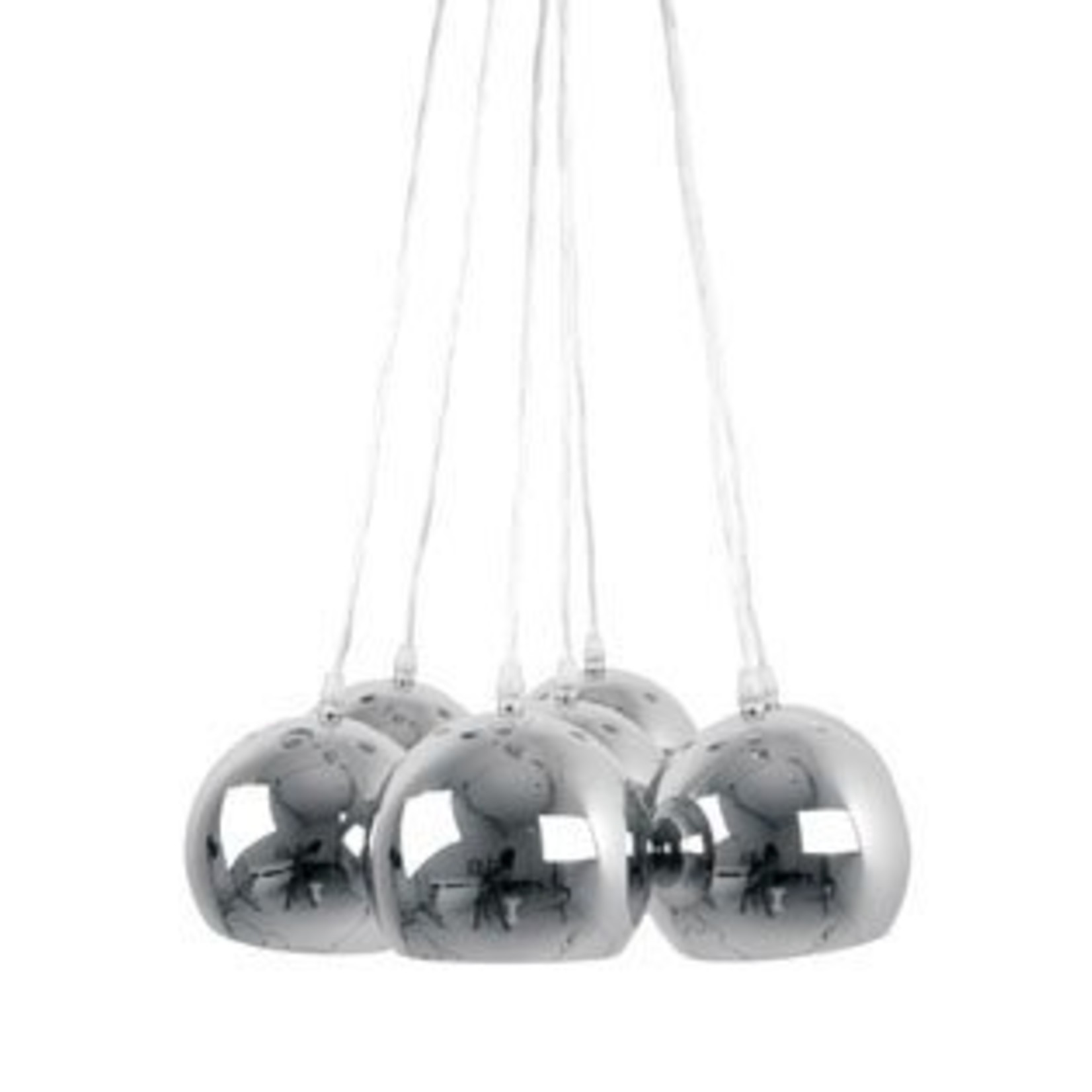Leitmotiv Metalen chromen bollen gebundeld tot een lamp! Een schitterend design voor sfeervolle verlichting boven tafel.