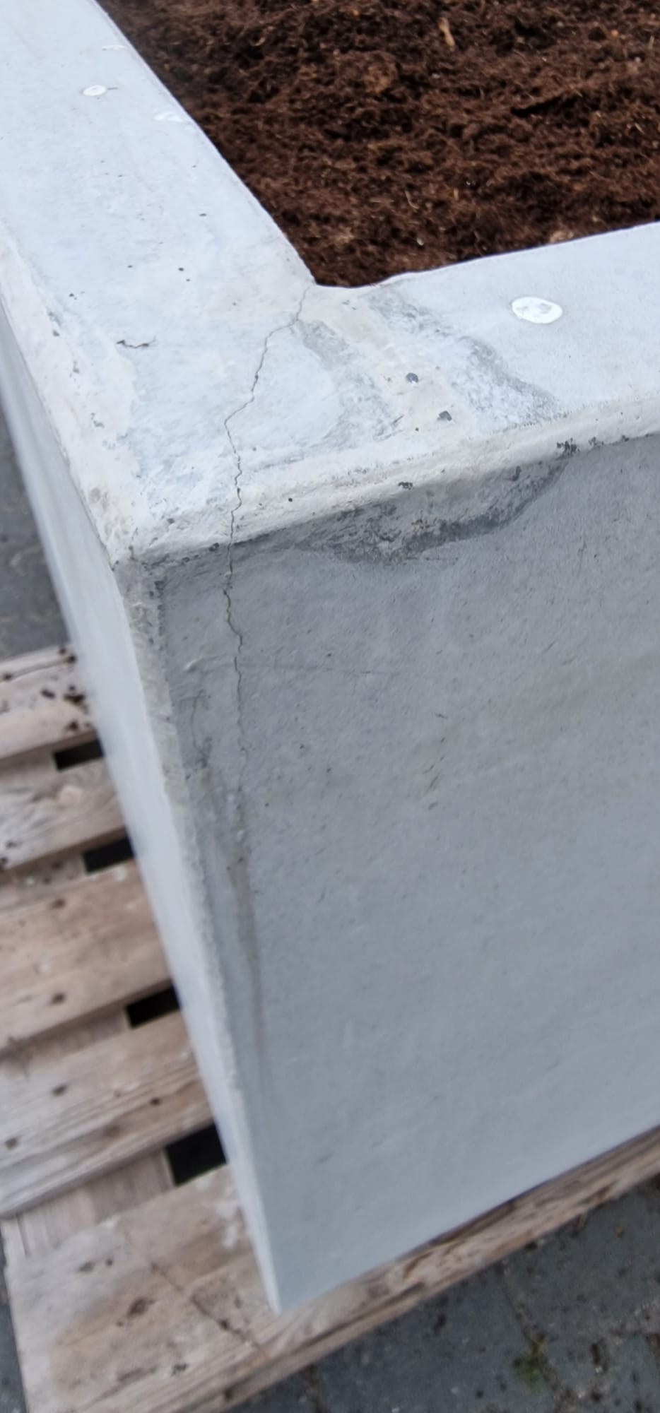 Wat is de oorzaak van scheuren in beton?
