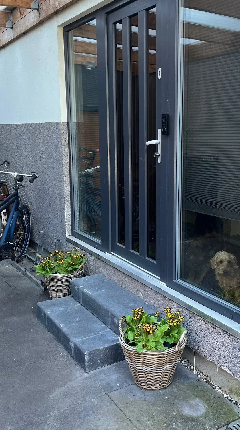 Mooie opstap van betonnen traptreden door Betondingen