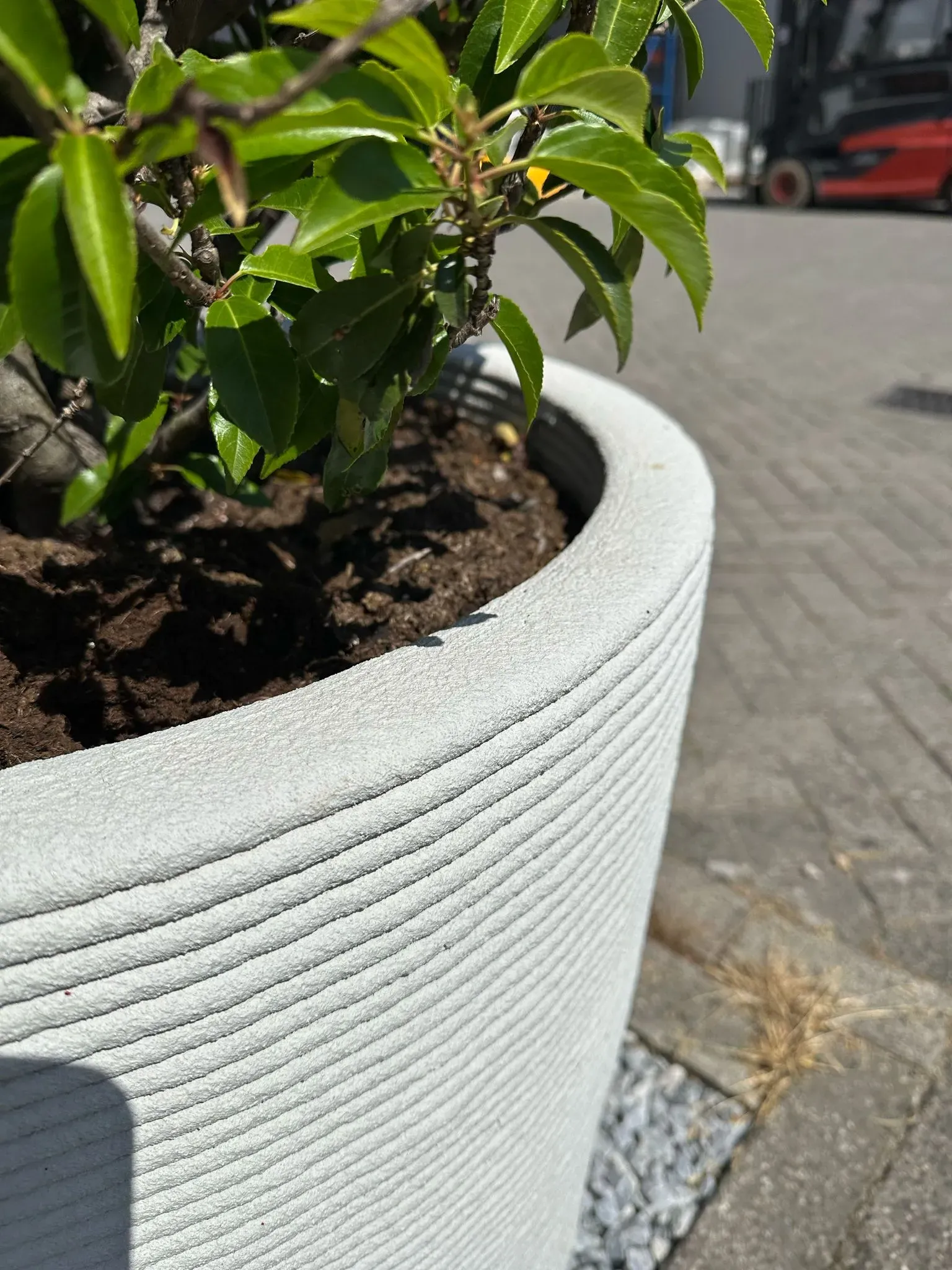 Moderne 3D printer betonnen plantenbakken kopen bij Betondingen.nl