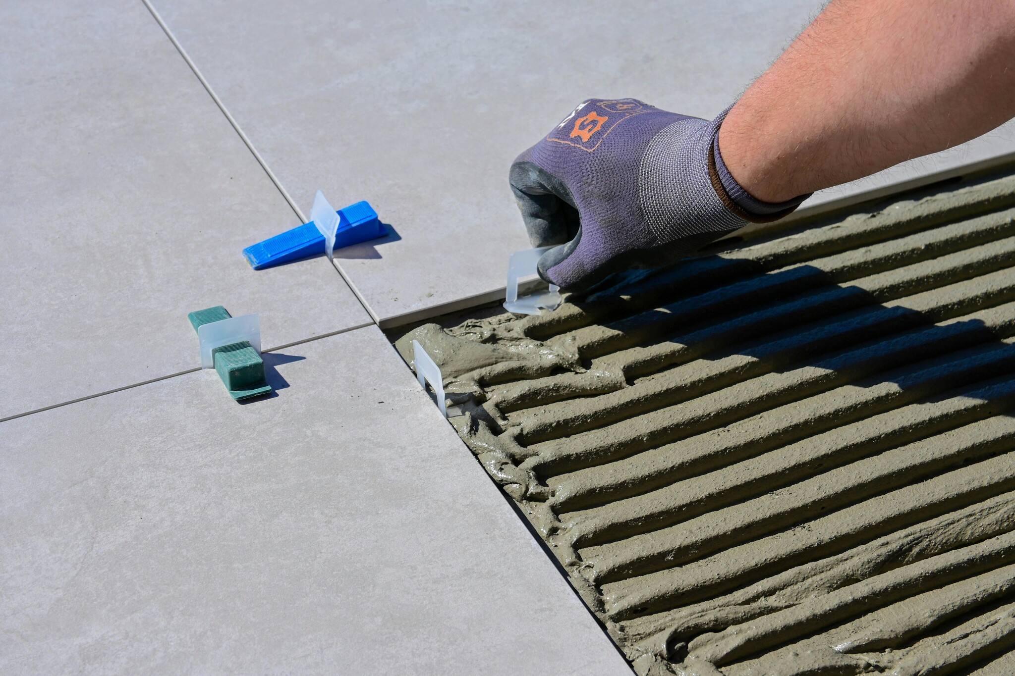 Beton en keramiek combineren: zo creëer je een samenhangend geheel