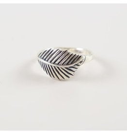 LAVI Oxidized Feather Ring