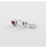 Garnet Earstuds