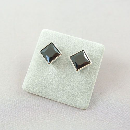 LAVI Zircon ear studs Black