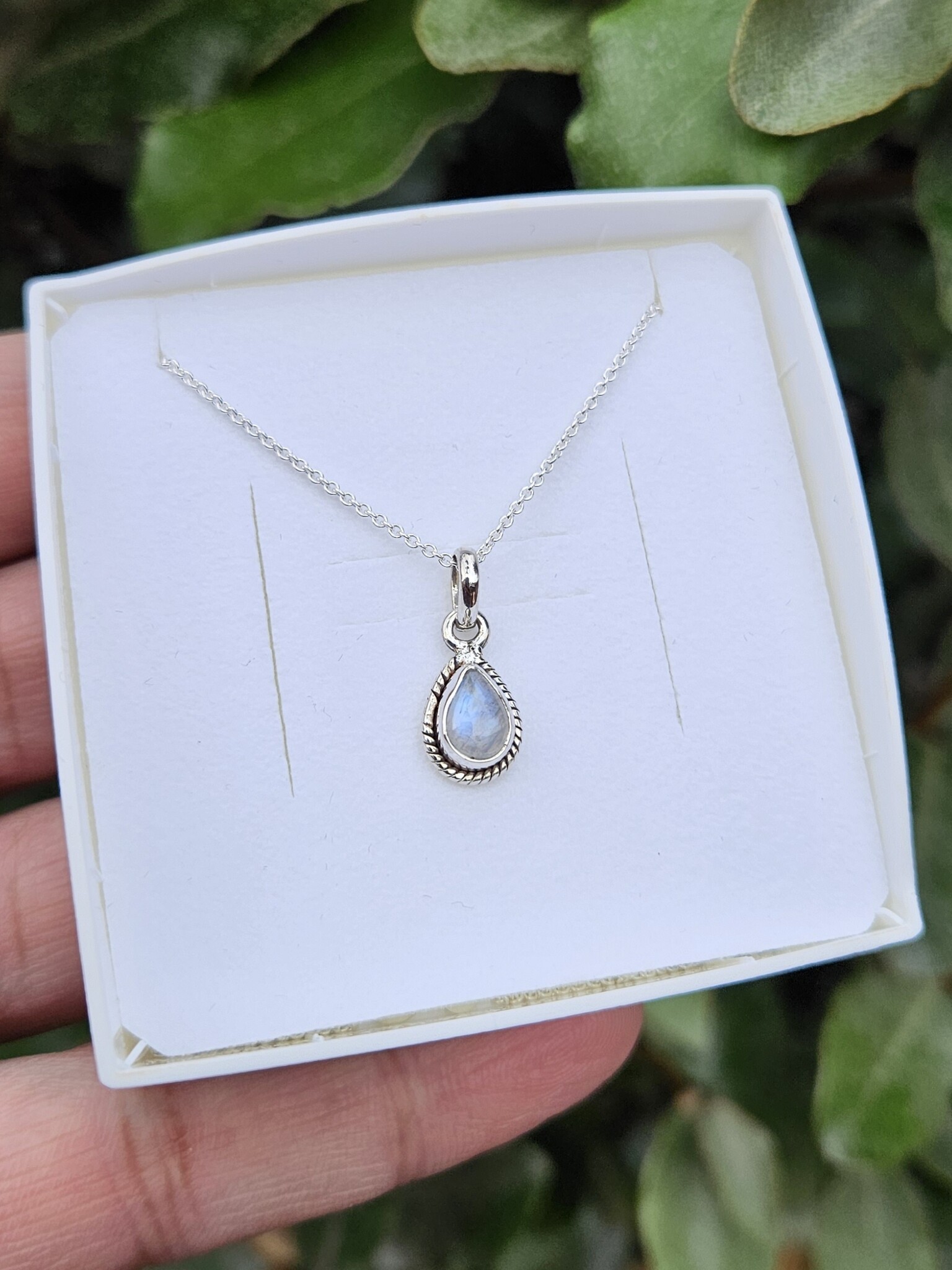 Moonstone Necklace Reina