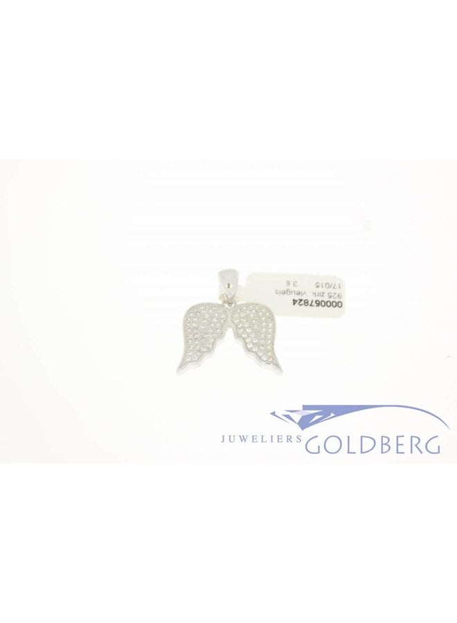 Silver angel wing pendant