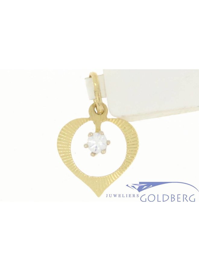 Delicate vintage 14 carat gold open heart pendant with zirconia