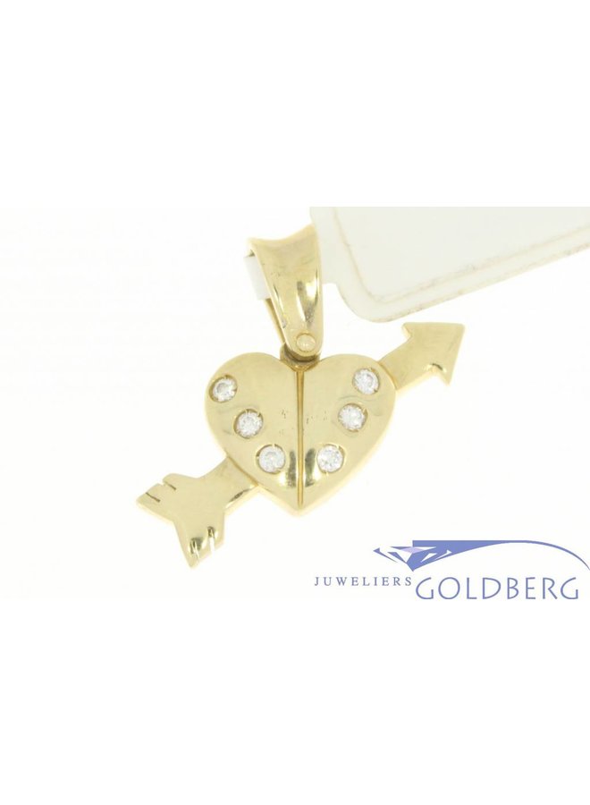 Vintage 14 carat gold heart shaped pendant pierced by an arrow and embedded with zirconia