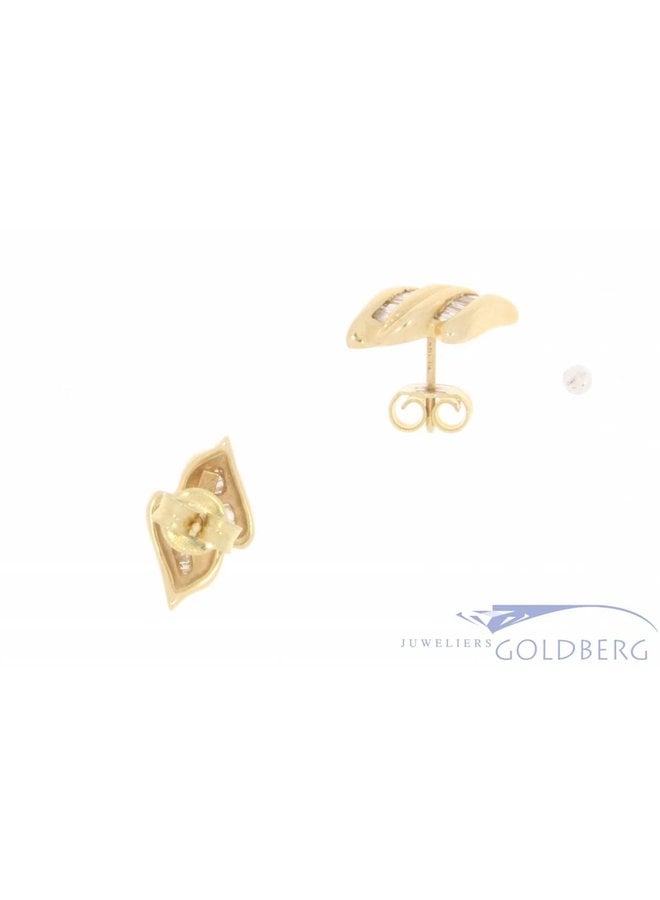 Vintage 14 carat gold earstuds with ca. 0.45ct baguette cut diamond