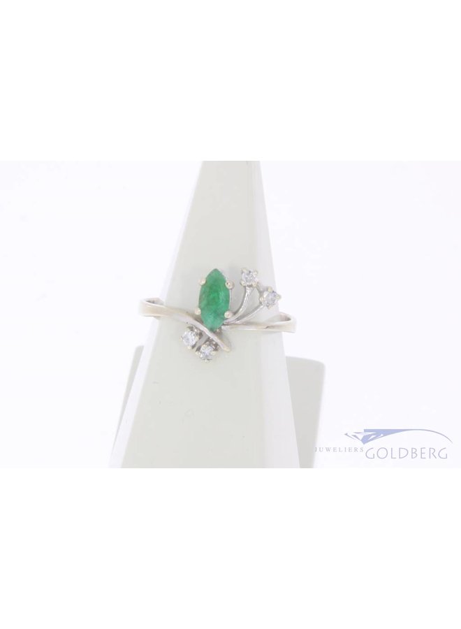 Vintage 18 carat white gold ring with emerald and diamond