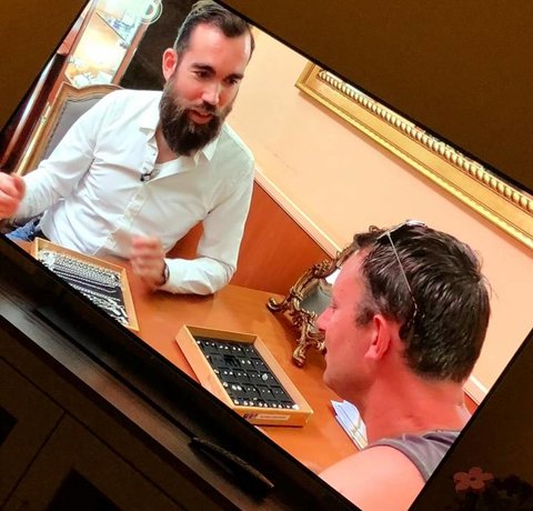 Goldberg Juwelier in steenrijk straatarm te zien