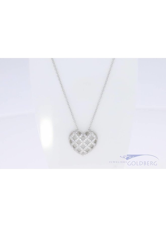 Small heart with zirconia on necklace