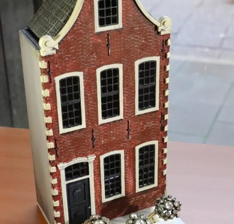 Architectuur en sieraden ontwerpen komen samen  in onze etalage