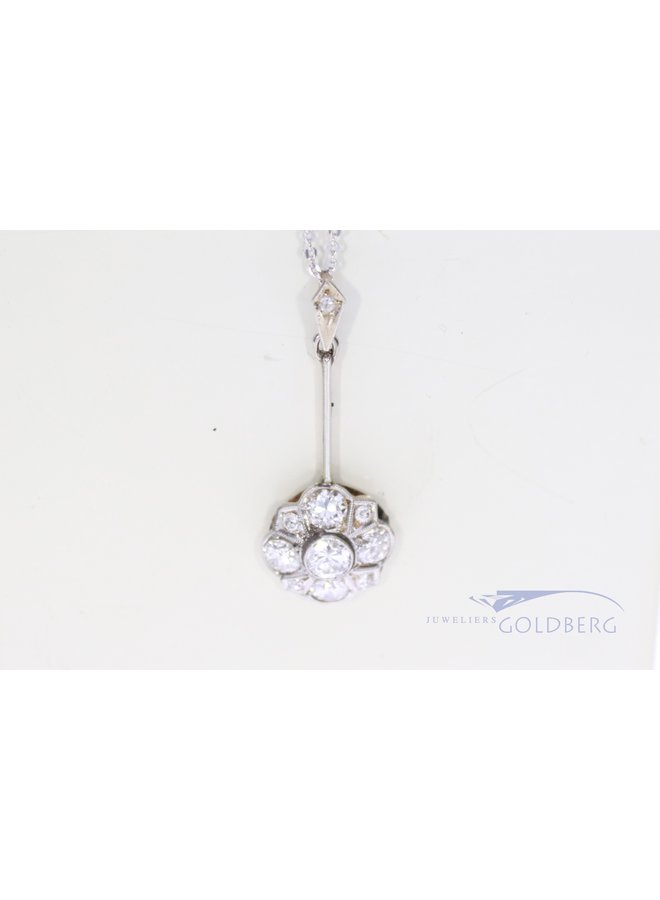 Subtiele Art Deco hanger met bolsjewiek diamant