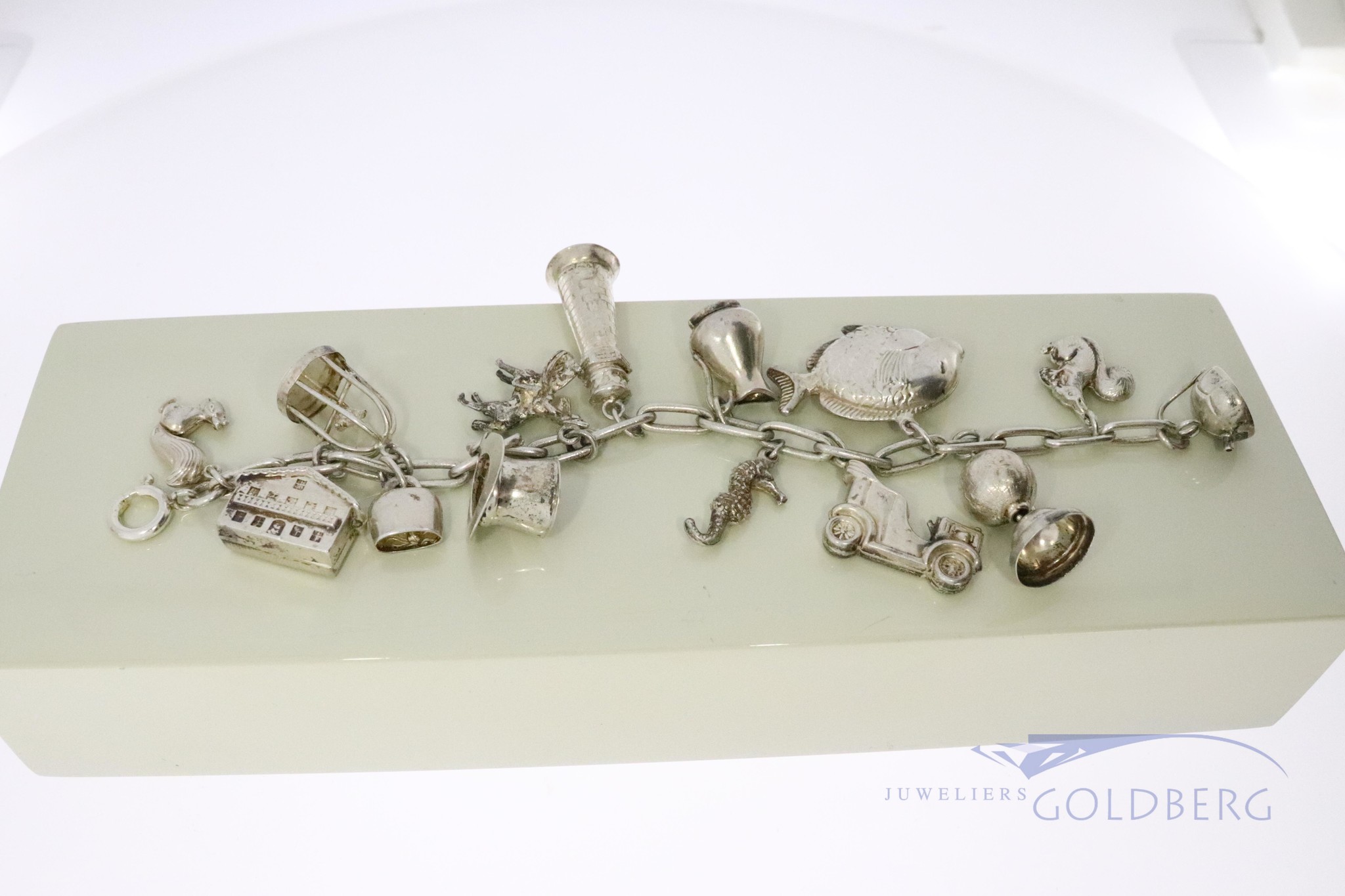 Discriminerend invoeren G 835 Zilveren CFE armband met 14 bedels. - Goldberg