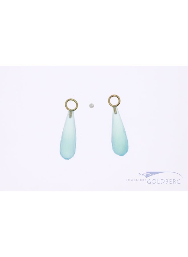 Zee-blauwe Chalcedoon oorhangers 14k goud (voor creolen to 3,7mm dik)