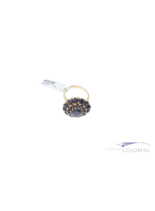 18 kt golden vintage ring garnet with 25 stones