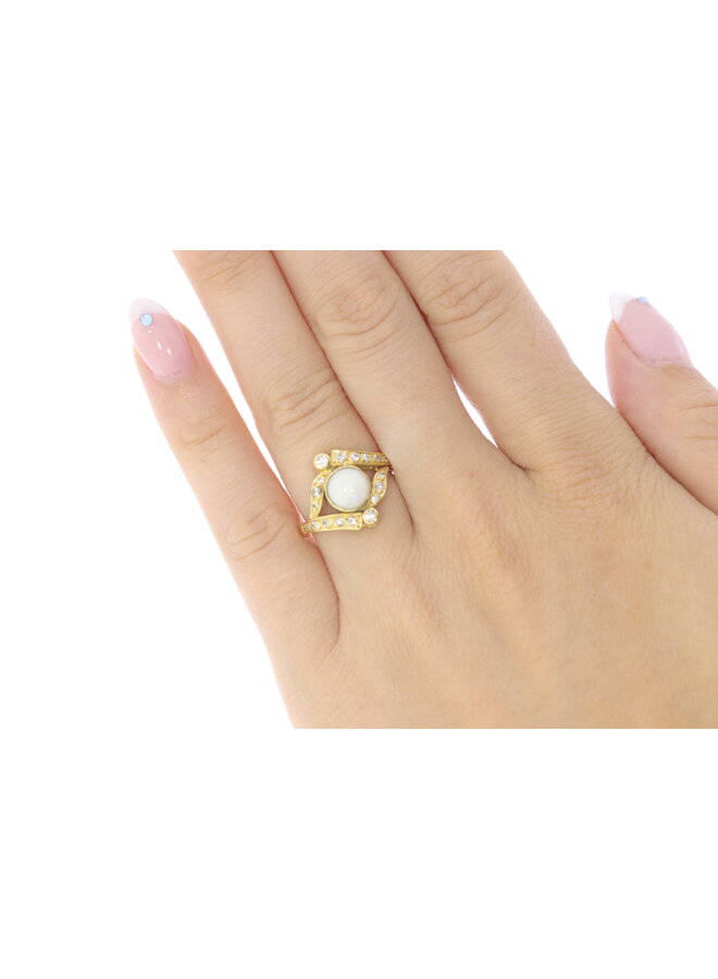 Vintage 18k gouden ring met opaal en ca. 0.20ct diamant