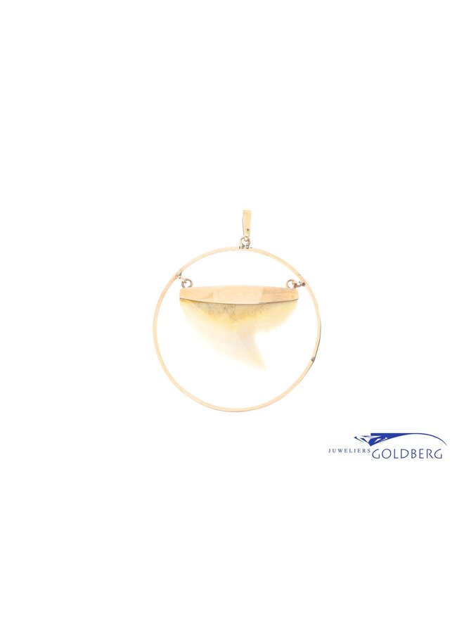 18k shark tooth pendant gold