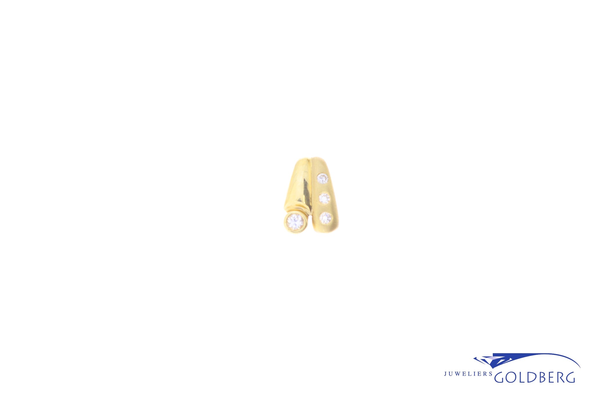 14K Goud - geel gouden collier met een solitair hanger bezet met briljant geslepen diamant 14K Goud - geel gouden collier met een solitair hanger bezet met briljant geslepen diamant