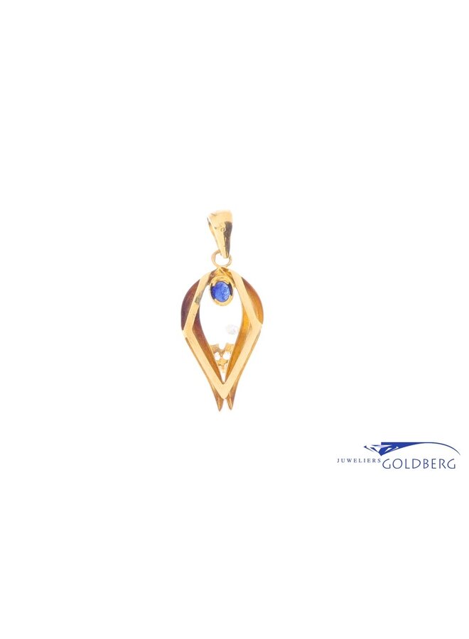 18k gold pendant with a synth blue sapphire and zirconia