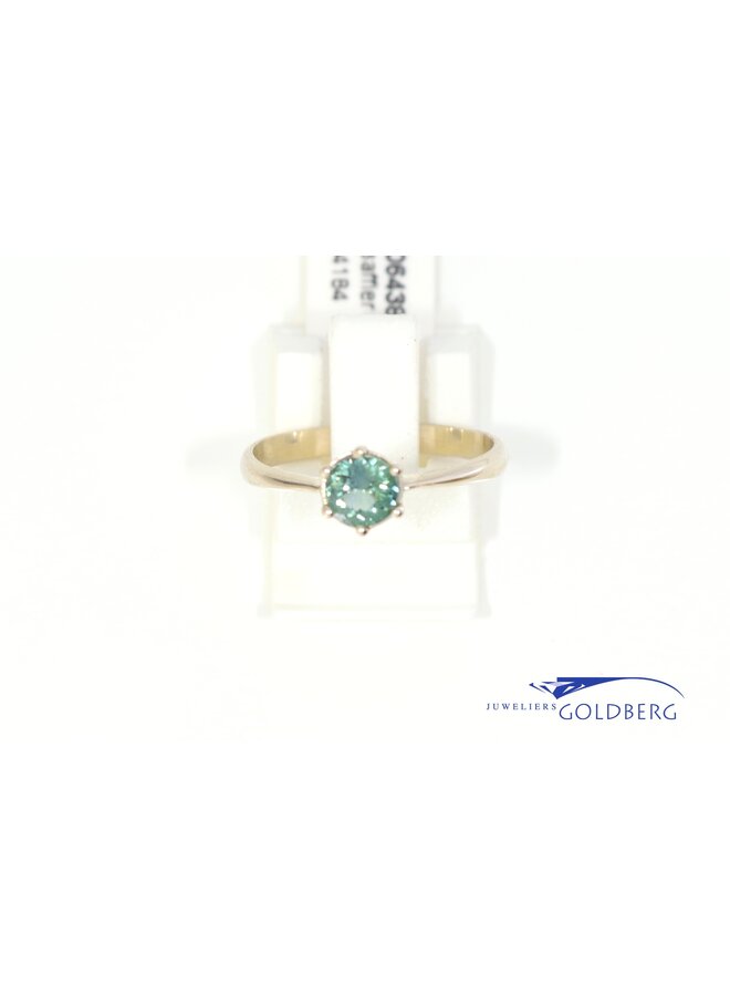 14k witgouden ring met 0.63ct natuurlijke groene saffier