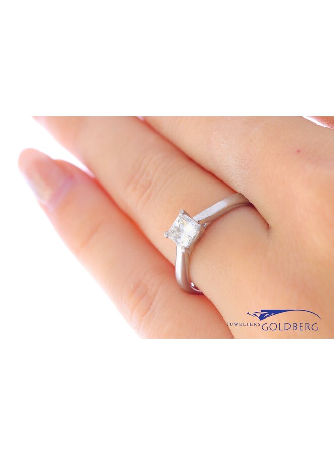 Platina solitair ring met 0.52ct prinses geslepen diamant