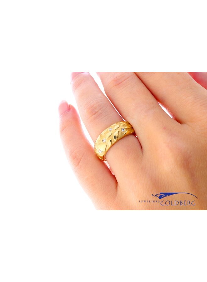 brede moderne 18k ring met diamant