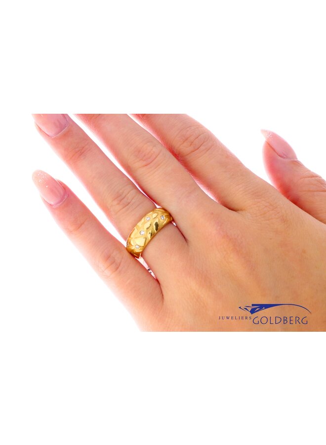 brede moderne 18k ring met diamant