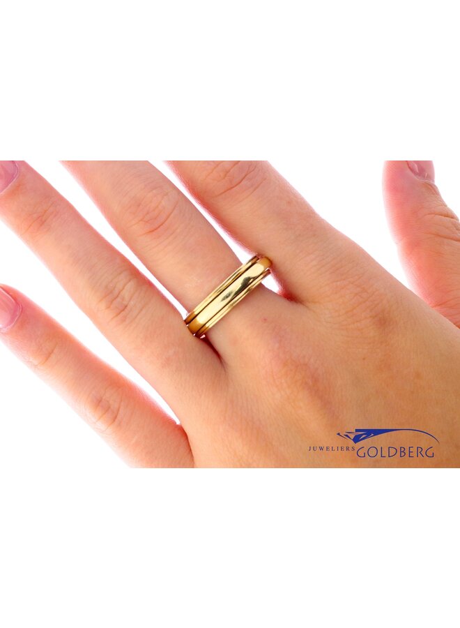 14k band ring with revolving core,