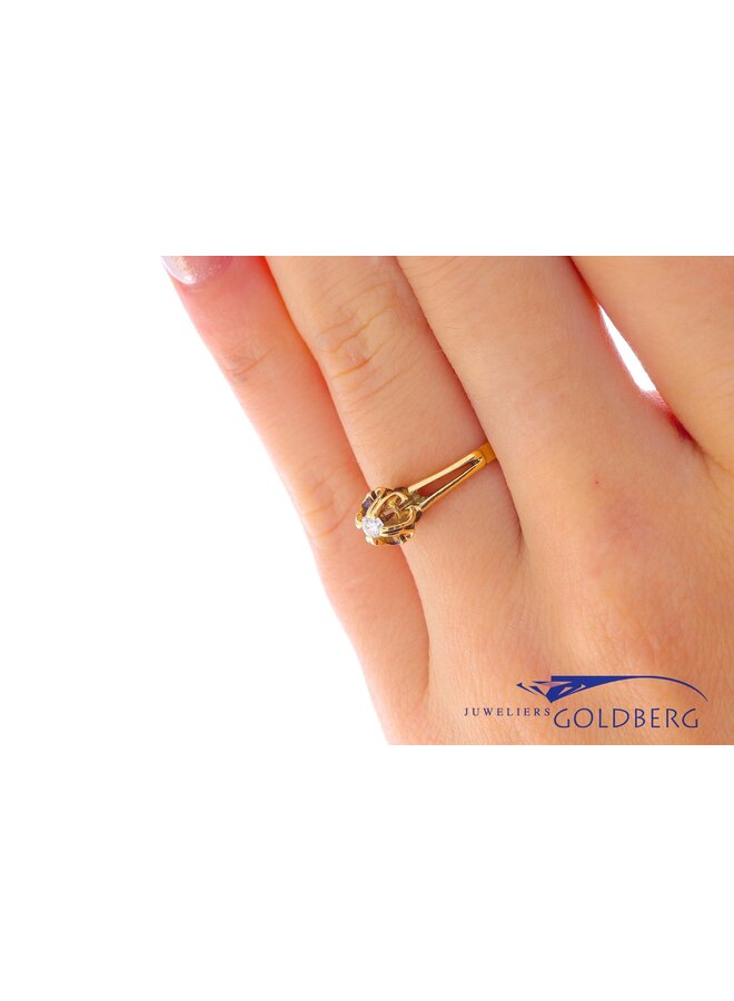 18k gold vintage ring with diamond