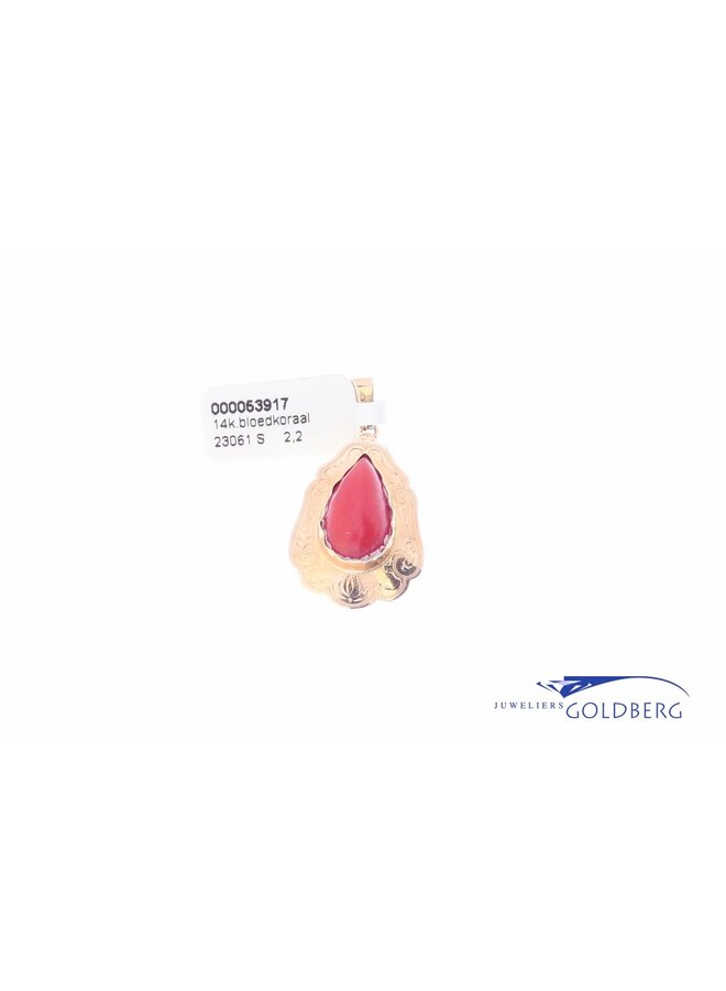 14k gold vintage red coral pendant