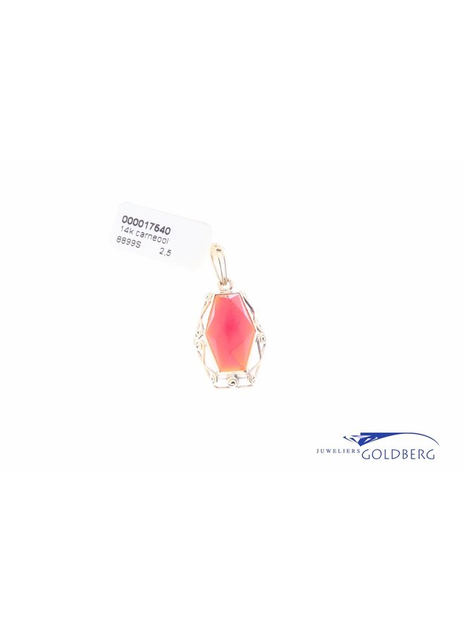 14k gold vintage carnelian pendant