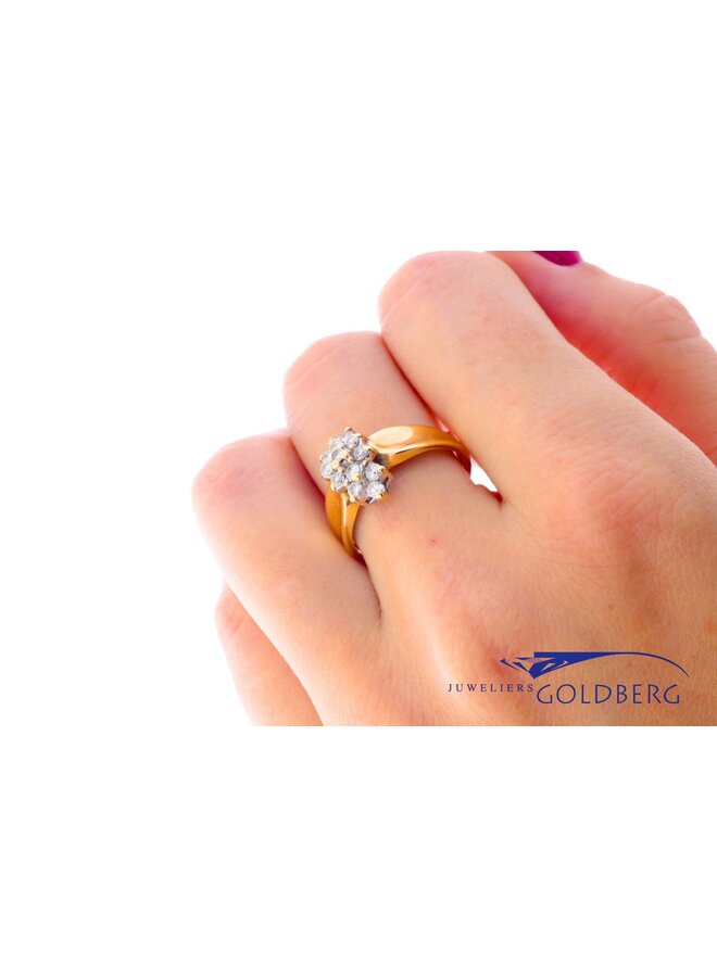 18k gold vintage ring with brilliant piqué