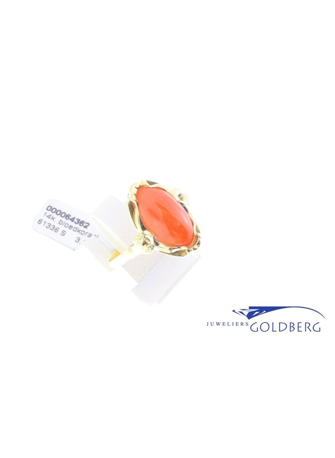 14k gouden vintage bloedkoraal ring