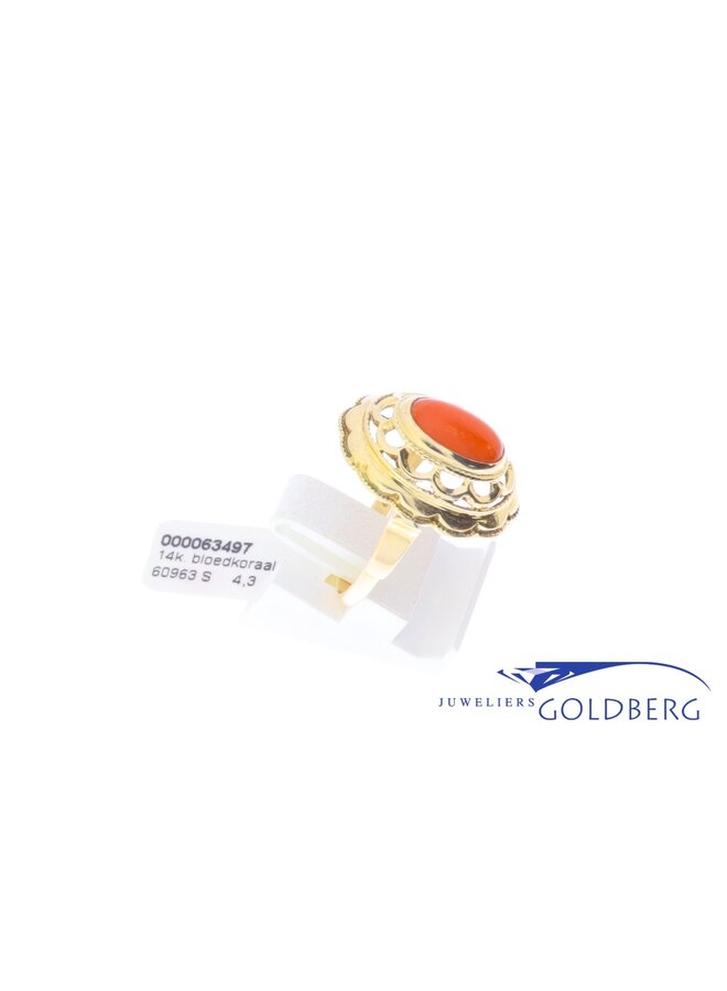 14k  gouden vintage ring met bloedkoraal