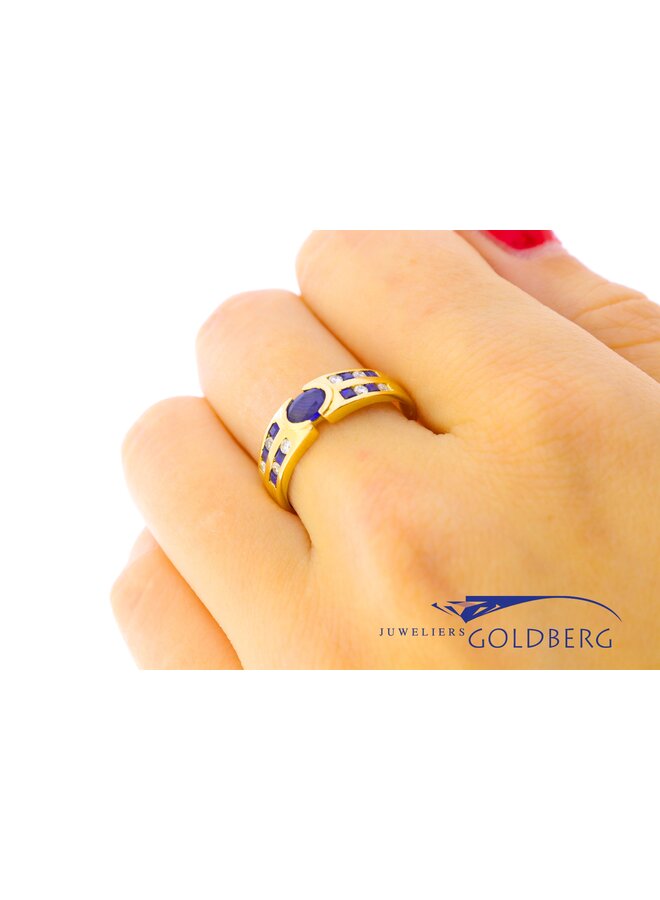 18k gold vintage ring with blue sapphire and diamonds