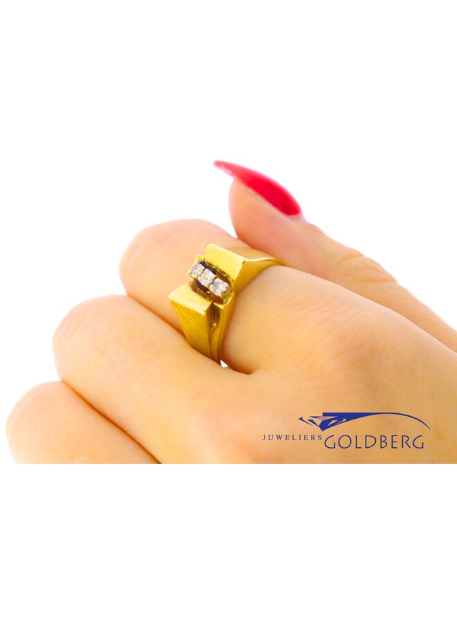 18k gold vintage ring with diamonds