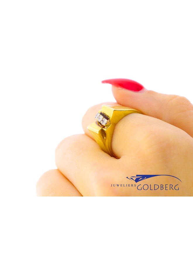 18k gold vintage ring with diamonds