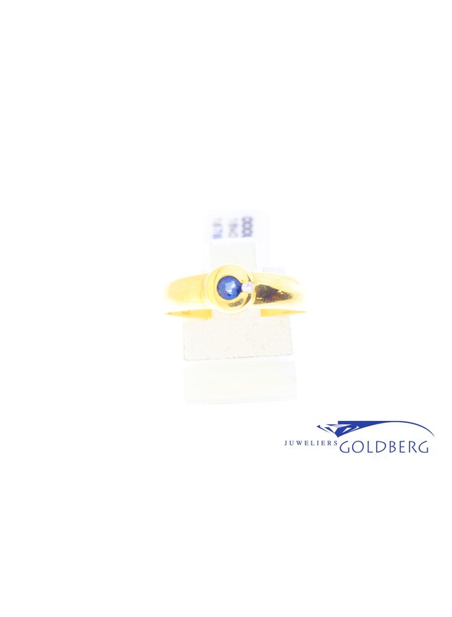 18k gold vintage ring with blue sapphire and diamond