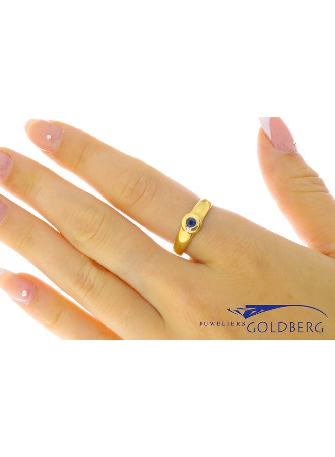18k gouden vintage ring met blauwe saffier en diamant