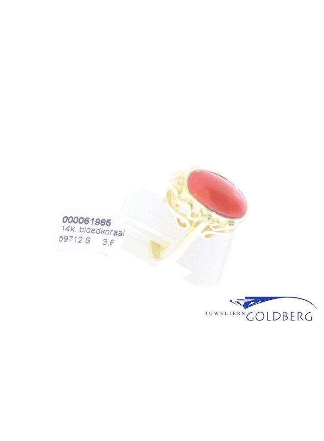 14k Vintage ring gold with blood coral