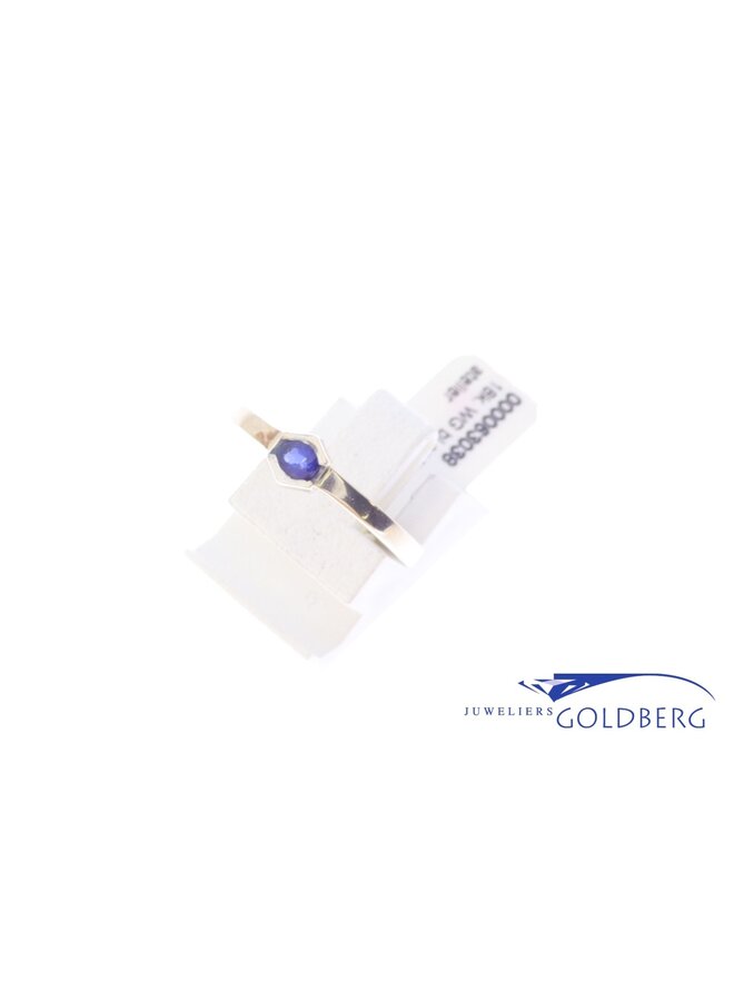 18k white gold ring with sapphire from our own studio