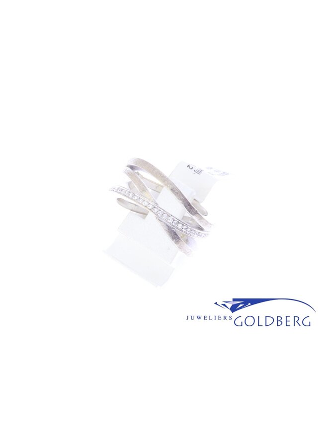 18 k white gold vintage ring with diamond