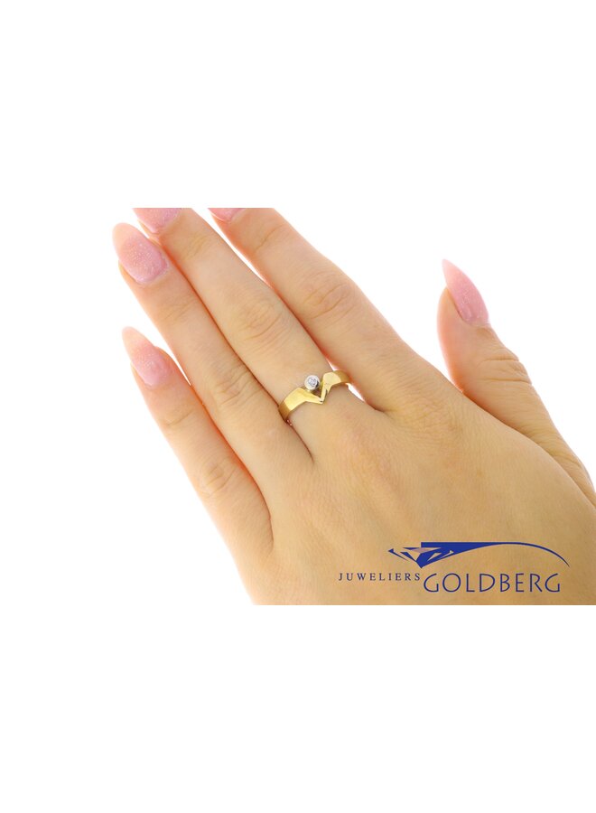 Modern 14k gouden bicolor ringetje met 0.04ct briljant