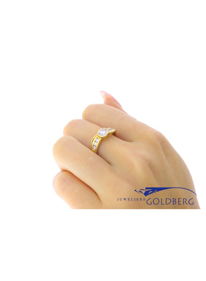 18k Vintage  gouden ring met zirconia's