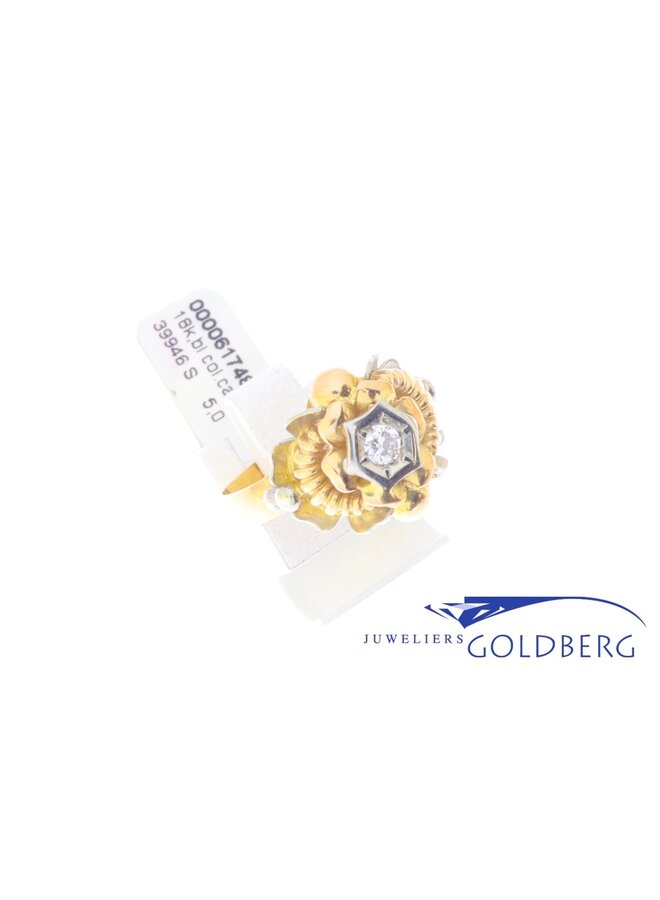 18k gold vintage baroque ring with diamond.