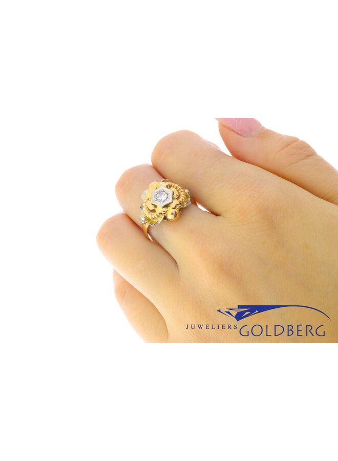 18k gold vintage baroque ring with diamond.